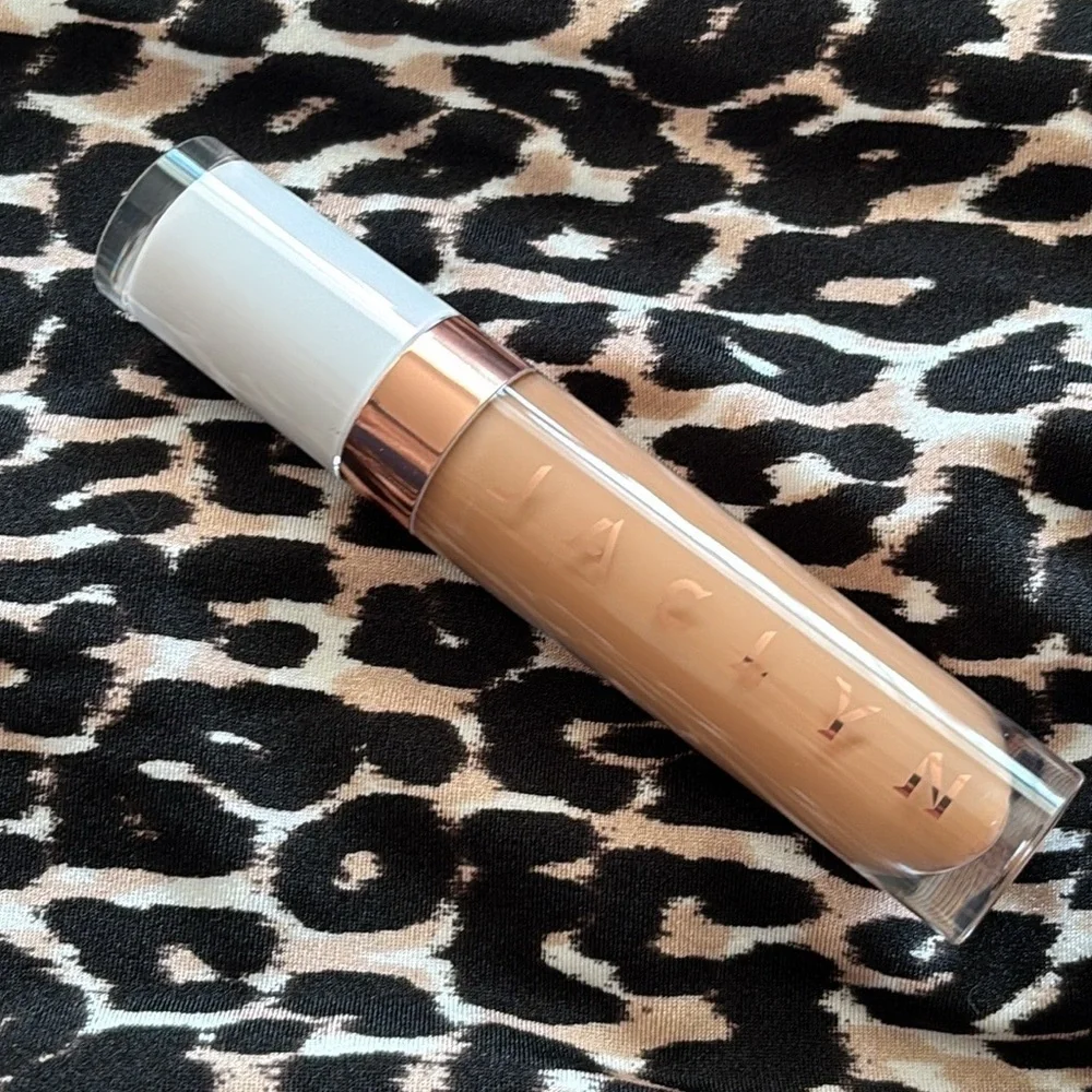 Brand New Jaclyn Cosmetics Perfecting Concealer Tan Red